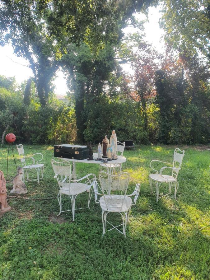 Manoir En Crau Hotel Arles Buitenkant foto