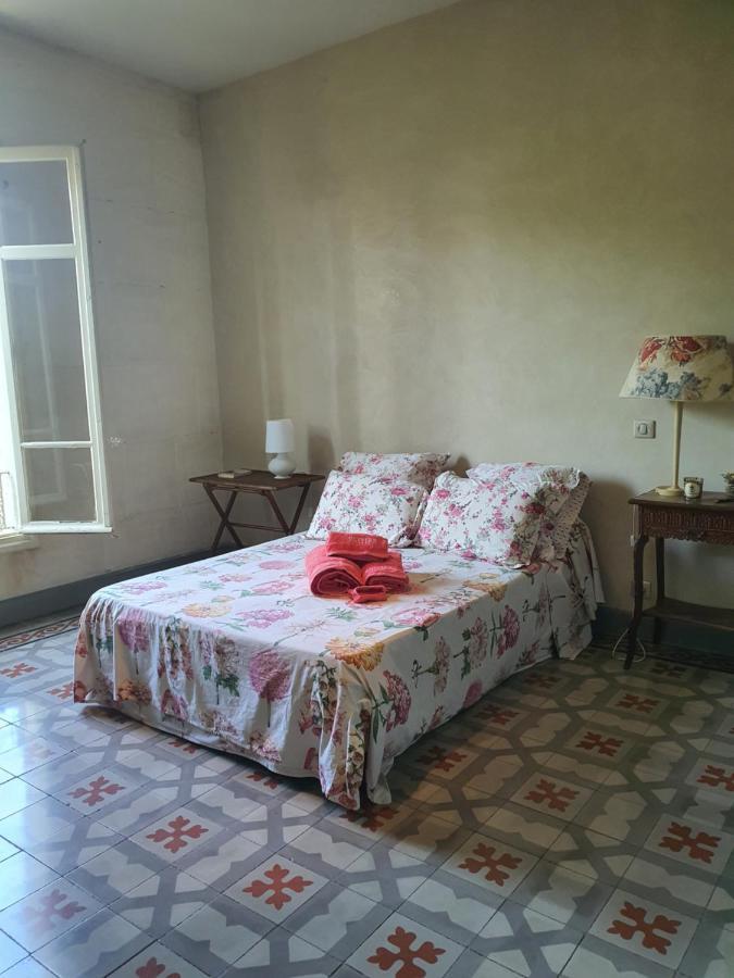 Manoir En Crau Hotel Arles Buitenkant foto