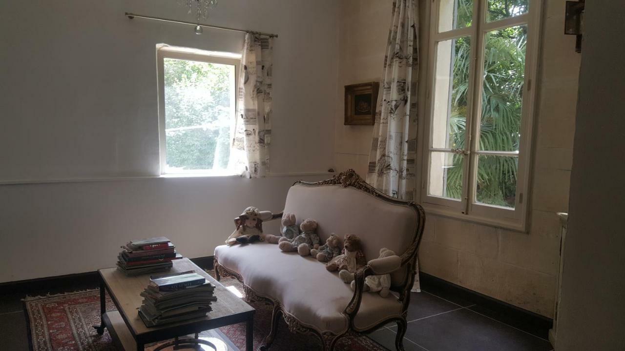 Manoir En Crau Hotel Arles Buitenkant foto