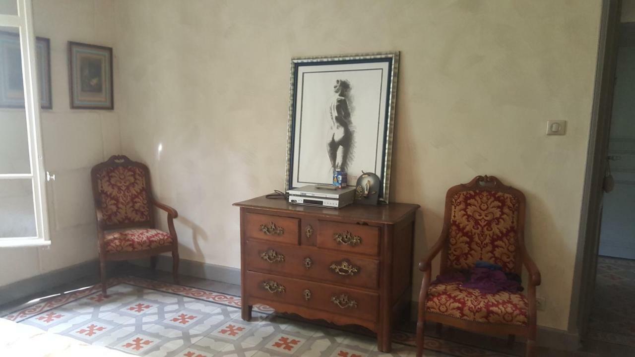 Manoir En Crau Hotel Arles Buitenkant foto