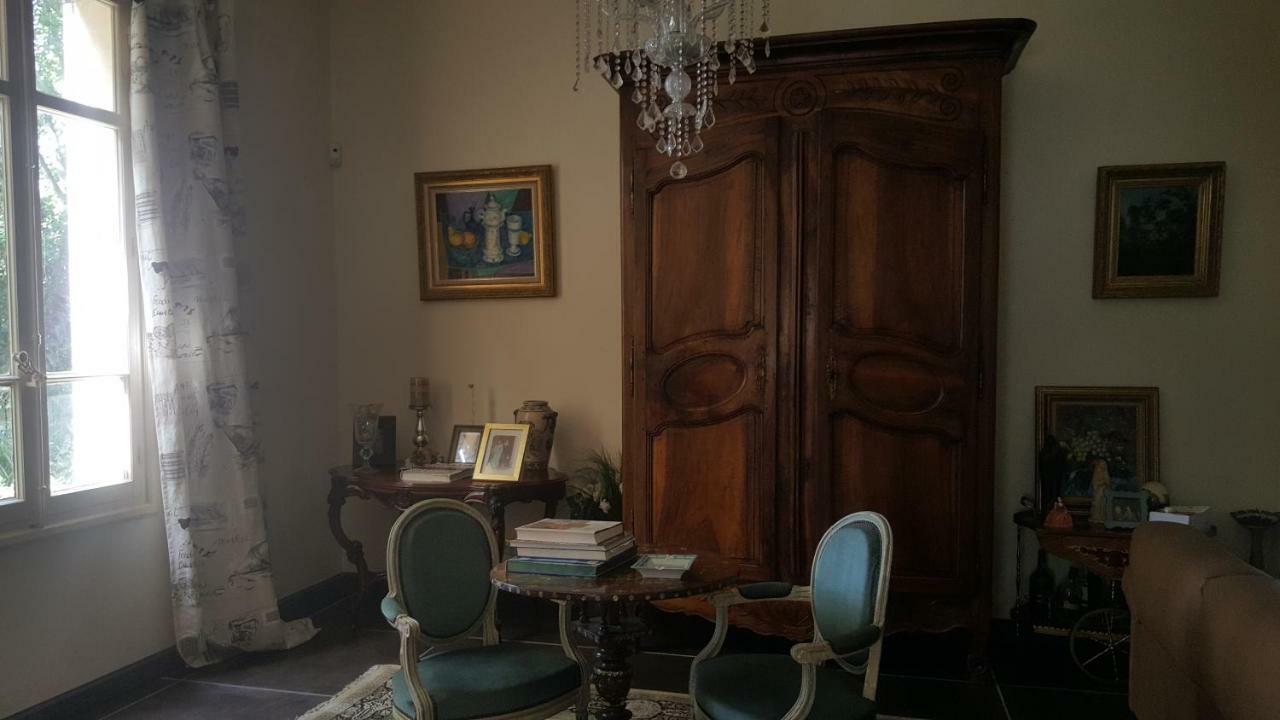 Manoir En Crau Hotel Arles Buitenkant foto